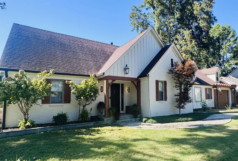 1911 BRIERBROOK RD, Germantown, Tennessee 38138, 4 Bedrooms Bedrooms, 9 Rooms Rooms,4 BathroomsBathrooms,Residential,For Sale,BRIERBROOK,10208408