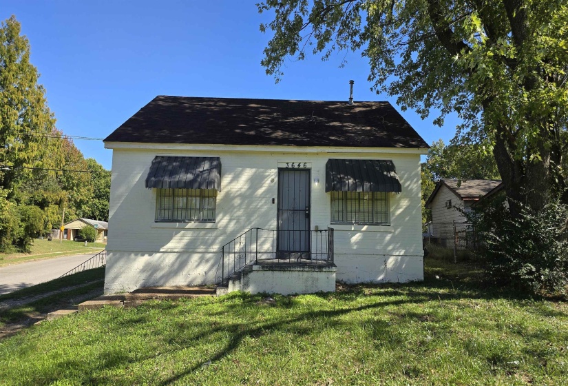 View of front facade with roof with shingles