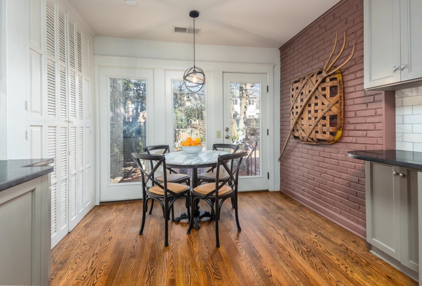 2246 COURT AVE, Memphis, Tennessee 38104, 4 Bedrooms Bedrooms, 9 Rooms Rooms,3 BathroomsBathrooms,Residential,For Sale,COURT,10208557