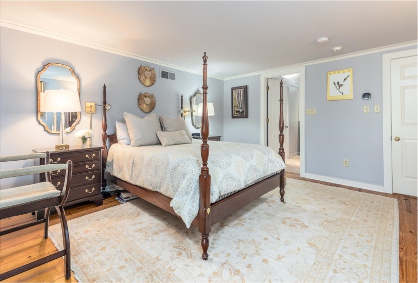 2246 COURT AVE, Memphis, Tennessee 38104, 4 Bedrooms Bedrooms, 9 Rooms Rooms,3 BathroomsBathrooms,Residential,For Sale,COURT,10208557