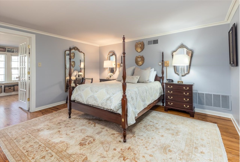 2246 COURT AVE, Memphis, Tennessee 38104, 4 Bedrooms Bedrooms, 9 Rooms Rooms,3 BathroomsBathrooms,Residential,For Sale,COURT,10208557