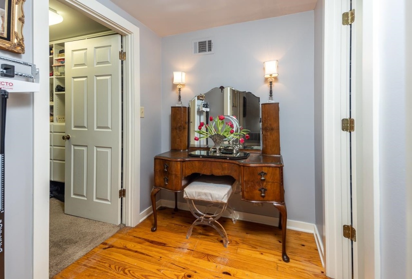 2246 COURT AVE, Memphis, Tennessee 38104, 4 Bedrooms Bedrooms, 9 Rooms Rooms,3 BathroomsBathrooms,Residential,For Sale,COURT,10208557