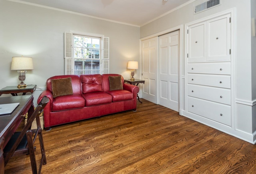 2246 COURT AVE, Memphis, Tennessee 38104, 4 Bedrooms Bedrooms, 9 Rooms Rooms,3 BathroomsBathrooms,Residential,For Sale,COURT,10208557