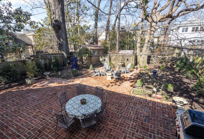2246 COURT AVE, Memphis, Tennessee 38104, 4 Bedrooms Bedrooms, 9 Rooms Rooms,3 BathroomsBathrooms,Residential,For Sale,COURT,10208557
