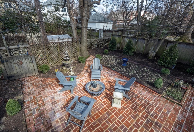 2246 COURT AVE, Memphis, Tennessee 38104, 4 Bedrooms Bedrooms, 9 Rooms Rooms,3 BathroomsBathrooms,Residential,For Sale,COURT,10208557