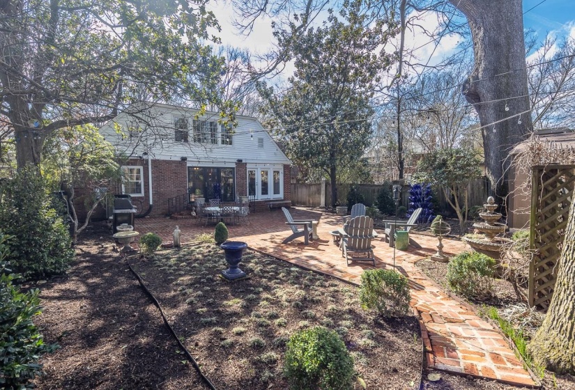 2246 COURT AVE, Memphis, Tennessee 38104, 4 Bedrooms Bedrooms, 9 Rooms Rooms,3 BathroomsBathrooms,Residential,For Sale,COURT,10208557