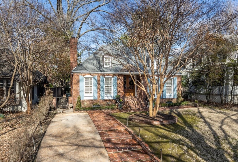 2246 COURT AVE, Memphis, Tennessee 38104, 4 Bedrooms Bedrooms, 9 Rooms Rooms,3 BathroomsBathrooms,Residential,For Sale,COURT,10208557