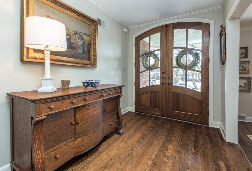 2246 COURT AVE, Memphis, Tennessee 38104, 4 Bedrooms Bedrooms, 9 Rooms Rooms,3 BathroomsBathrooms,Residential,For Sale,COURT,10208557