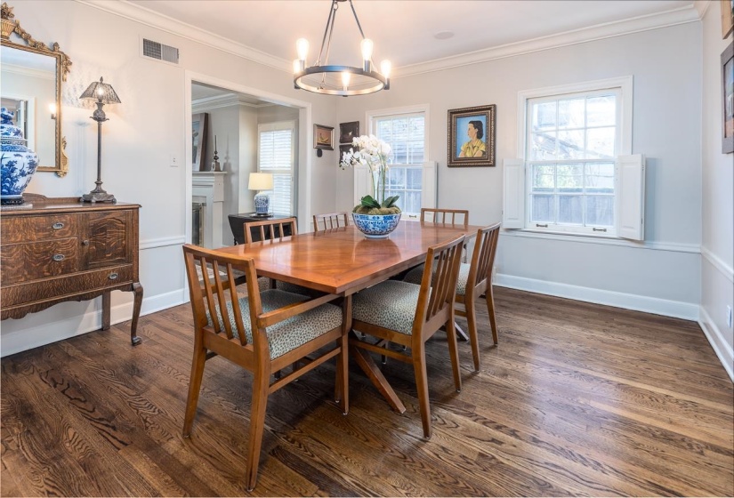 2246 COURT AVE, Memphis, Tennessee 38104, 4 Bedrooms Bedrooms, 9 Rooms Rooms,3 BathroomsBathrooms,Residential,For Sale,COURT,10208557