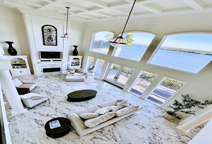 has a 2 story view...