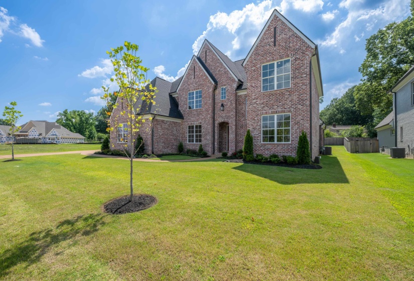 3649 SILVER LAUREL DR, Germantown, Tennessee 38138, 4 Bedroom Bedrooms, 11 Room Rooms,4.1 BathroomBathrooms,Residential,For Sale,SILVER LAUREL,0,10208364