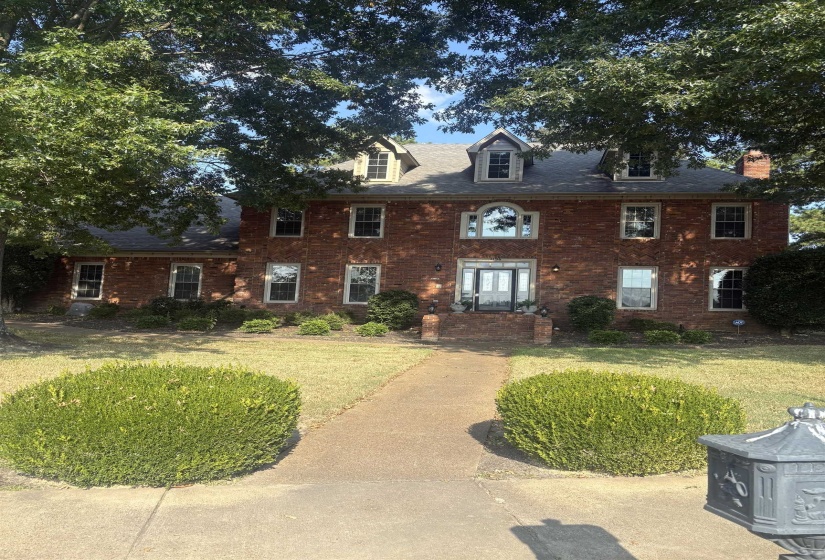 1196 LAKE POINTE DR, Collierville, Tennessee 38017, 4 Bedroom Bedrooms, 7 Room Rooms,2.1 BathroomBathrooms,Residential,For Sale,LAKE POINTE,0,10208692