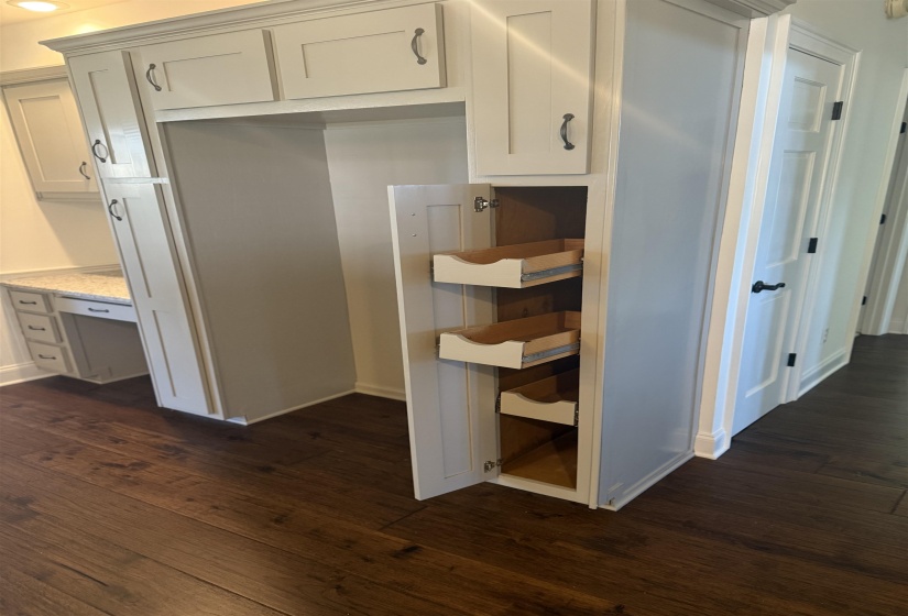 1196 LAKE POINTE DR, Collierville, Tennessee 38017, 4 Bedroom Bedrooms, 7 Room Rooms,2.1 BathroomBathrooms,Residential,For Sale,LAKE POINTE,0,10208692
