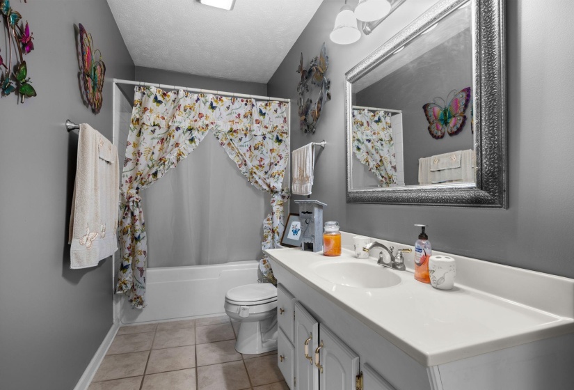 9691 HARDIN GRAVEYARD RD, Morris Chapel, Tennessee 38361, 4 Bedrooms Bedrooms, 12 Rooms Rooms,3.1 BathroomsBathrooms,Residential,For Sale,HARDIN GRAVEYARD,10208804