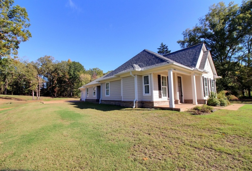 3290 RALEIGH LAGRANGE DR, Unicorp/Rossville, Tennessee 38066, 3 Bedrooms Bedrooms, 7 Rooms Rooms,2 BathroomsBathrooms,Residential,For Sale,RALEIGH LAGRANGE,10208836