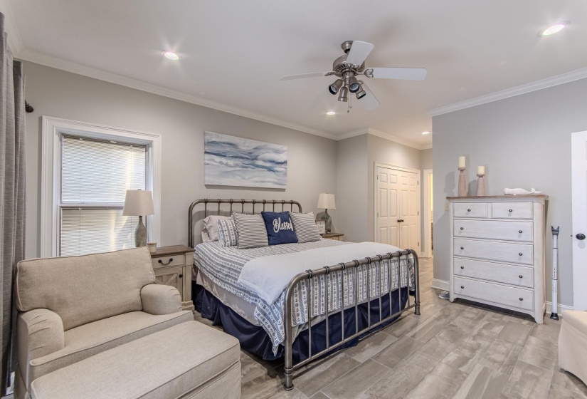 Bedroom featuring crown molding, a closet, wood finished floors, ceiling fan, and recessed lighting