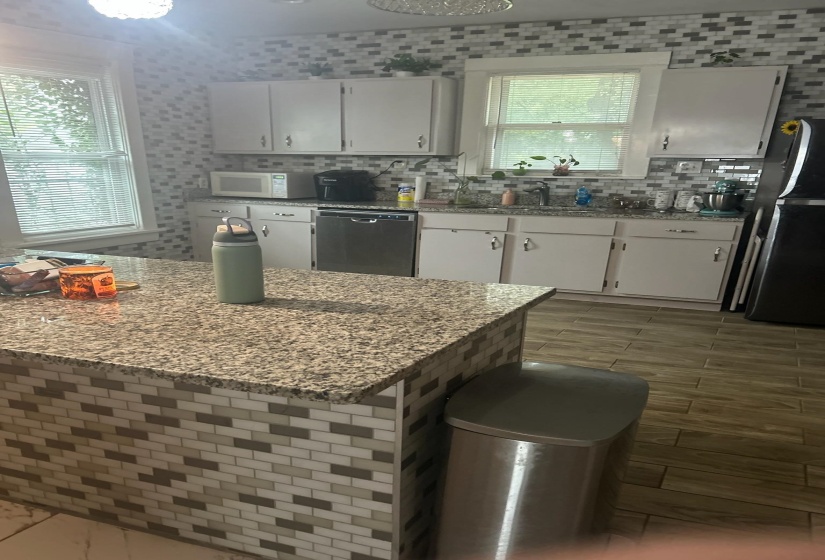635 MERTON AVE, Memphis, Tennessee 38112, 2 Bedrooms Bedrooms, 5 Rooms Rooms,1.1 BathroomsBathrooms,Residential,For Sale,MERTON,10208861
