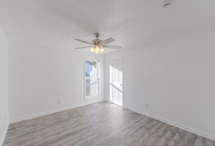 Unfurnished room with light wood finished floors and a ceiling fan