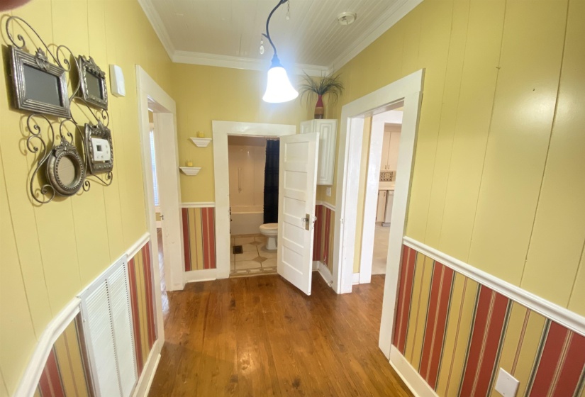 240 OAK ST, Adamsville, Tennessee 38310, 3 Bedrooms Bedrooms, 7 Rooms Rooms,1 BathroomBathrooms,Residential,For Sale,OAK,10209118
