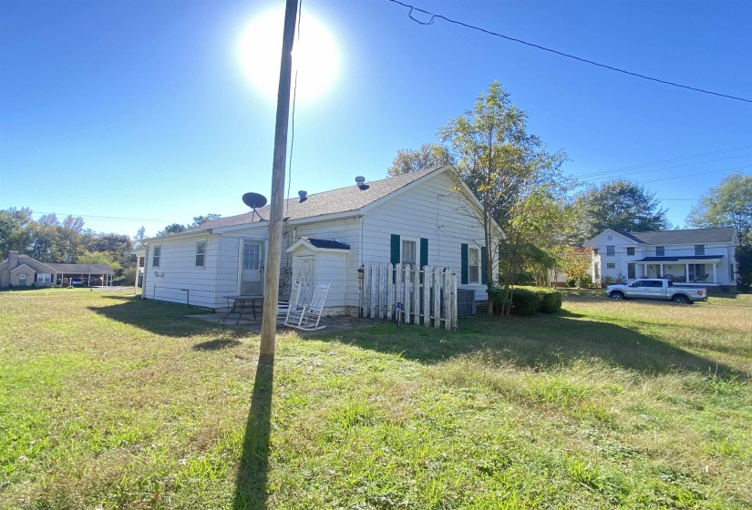 240 OAK ST, Adamsville, Tennessee 38310, 3 Bedrooms Bedrooms, 7 Rooms Rooms,1 BathroomBathrooms,Residential,For Sale,OAK,10209118