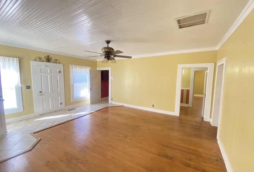 240 OAK ST, Adamsville, Tennessee 38310, 3 Bedrooms Bedrooms, 7 Rooms Rooms,1 BathroomBathrooms,Residential,For Sale,OAK,10209118
