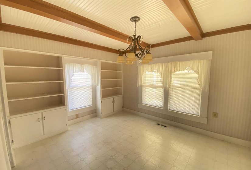 240 OAK ST, Adamsville, Tennessee 38310, 3 Bedrooms Bedrooms, 7 Rooms Rooms,1 BathroomBathrooms,Residential,For Sale,OAK,10209118