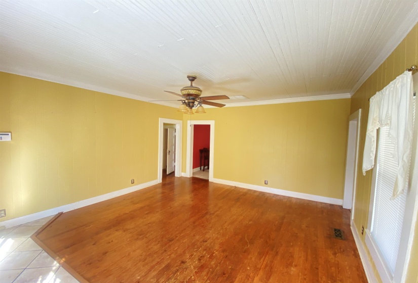 240 OAK ST, Adamsville, Tennessee 38310, 3 Bedrooms Bedrooms, 7 Rooms Rooms,1 BathroomBathrooms,Residential,For Sale,OAK,10209118