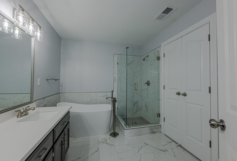 9442 CLUB WALK CT, Lakeland, Tennessee 38002, 3 Bedrooms Bedrooms, 7 Rooms Rooms,2.1 BathroomsBathrooms,Residential,For Sale,CLUB WALK,10199137