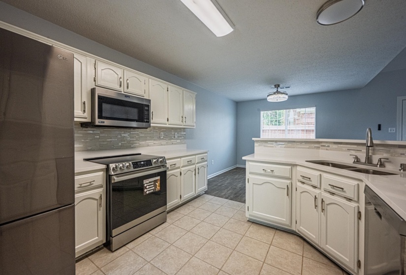 9442 CLUB WALK CT, Lakeland, Tennessee 38002, 3 Bedrooms Bedrooms, 7 Rooms Rooms,2.1 BathroomsBathrooms,Residential,For Sale,CLUB WALK,10199137