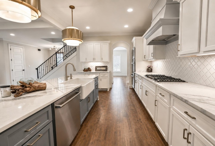 Butler's Pantry connects kitchen to dining room. Features a walk-in pantry.
