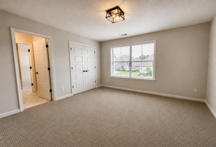 Shares jack-n-jill bath with 4th BR