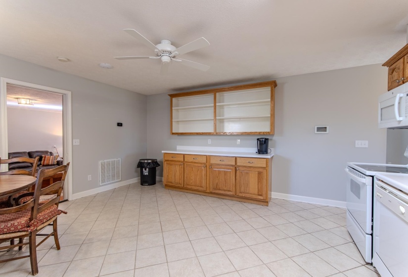 6170 226 HWY, Savannah, Tennessee 38372, 4 Bedroom Bedrooms, 9 Room Rooms,3.1 BathroomBathrooms,Residential,For Sale,226,0,10209163