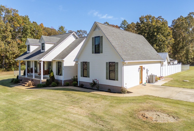 145 TOM WAY, Savannah, Tennessee 38372, 4 Bedroom Bedrooms, 14 Room Rooms,3 BathroomBathrooms,Residential,For Sale,TOM,0,10209200