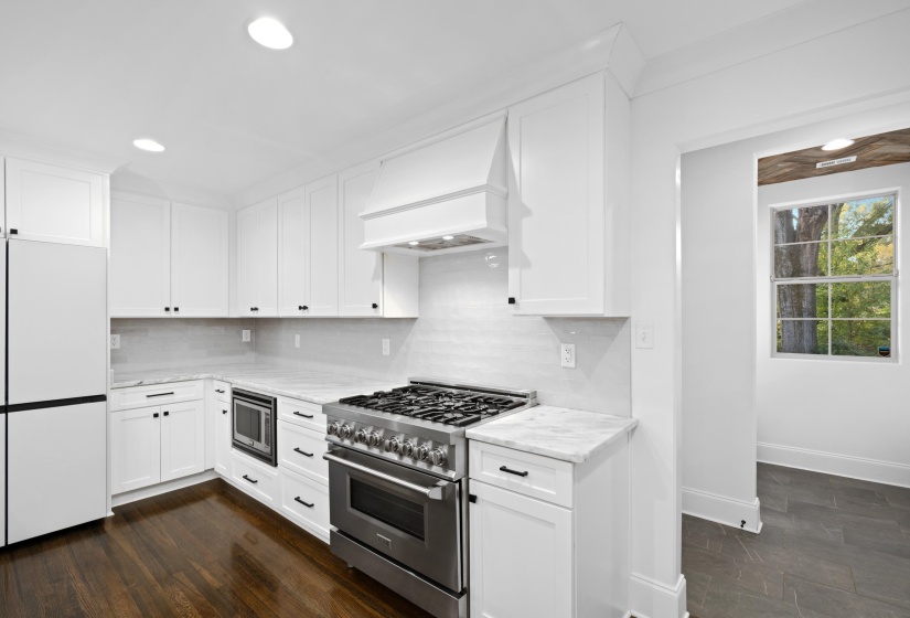 441 WARING RD, Memphis, Tennessee 38117, 5 Bedrooms Bedrooms, 8 Rooms Rooms,3 BathroomsBathrooms,Residential,For Sale,WARING,10209212