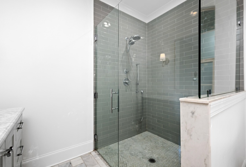 441 WARING RD, Memphis, Tennessee 38117, 5 Bedrooms Bedrooms, 8 Rooms Rooms,3 BathroomsBathrooms,Residential,For Sale,WARING,10209212