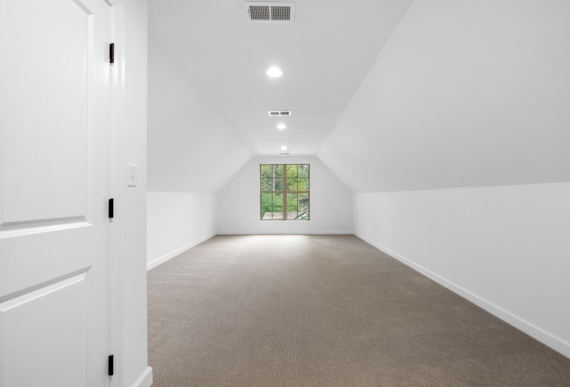 441 WARING RD, Memphis, Tennessee 38117, 5 Bedrooms Bedrooms, 8 Rooms Rooms,3 BathroomsBathrooms,Residential,For Sale,WARING,10209212