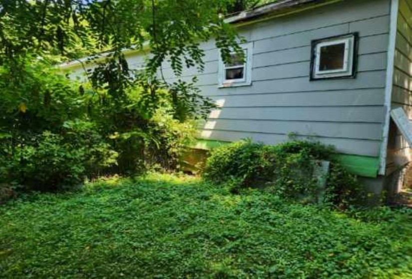 View of side of home