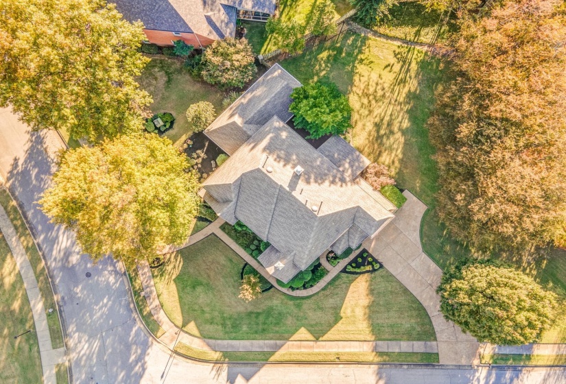 1887 ALMADALE LAKE DR, Collierville, Tennessee 38017, 5 Bedrooms Bedrooms, 10 Rooms Rooms,4.1 BathroomsBathrooms,Residential,For Sale,ALMADALE LAKE,10209244