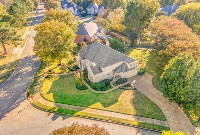 1887 ALMADALE LAKE DR, Collierville, Tennessee 38017, 5 Bedrooms Bedrooms, 10 Rooms Rooms,4.1 BathroomsBathrooms,Residential,For Sale,ALMADALE LAKE,10209244