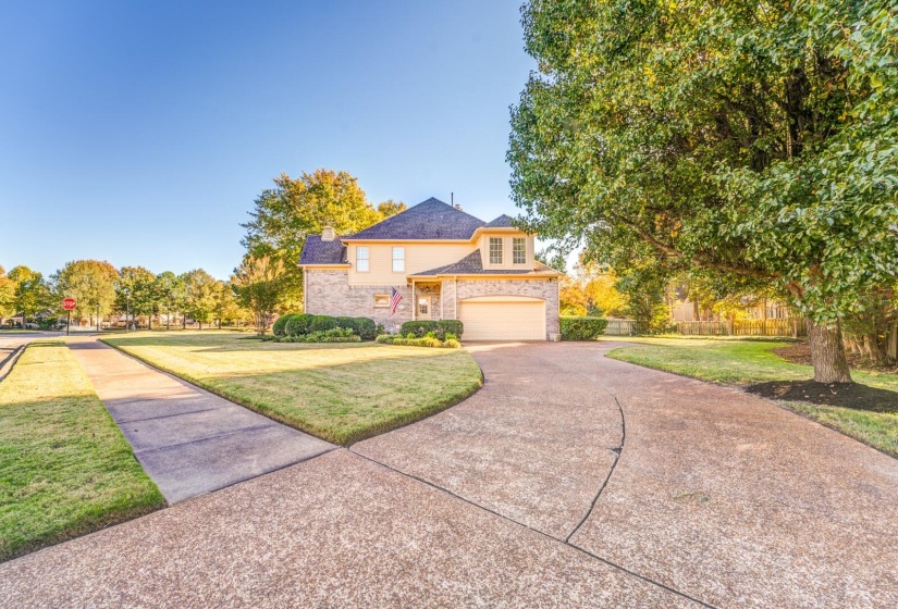 1887 ALMADALE LAKE DR, Collierville, Tennessee 38017, 5 Bedrooms Bedrooms, 10 Rooms Rooms,4.1 BathroomsBathrooms,Residential,For Sale,ALMADALE LAKE,10209244