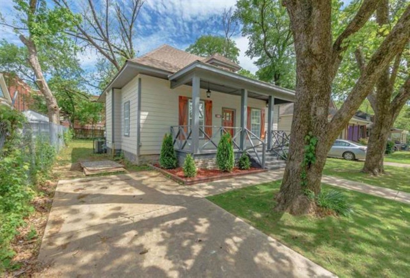 Bungalow with a porch