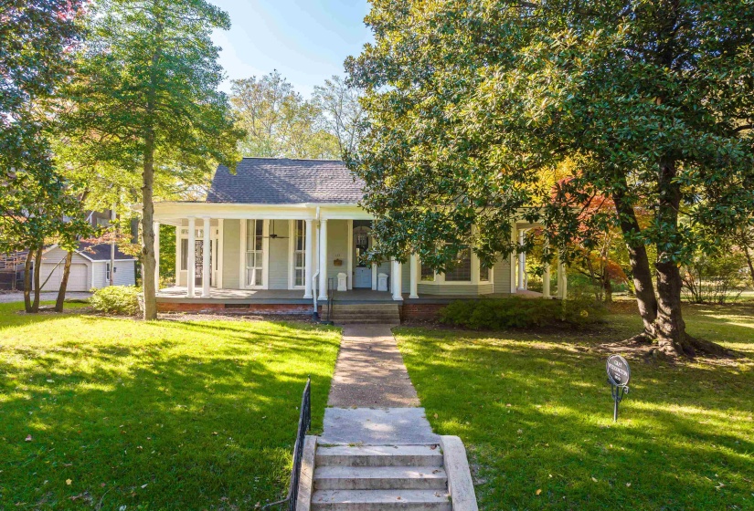 233 GRAND AVE, Brownsville, Tennessee 38012-2456, 4 Bedrooms Bedrooms, 8 Rooms Rooms,3 BathroomsBathrooms,Residential,For Sale,GRAND,10209324