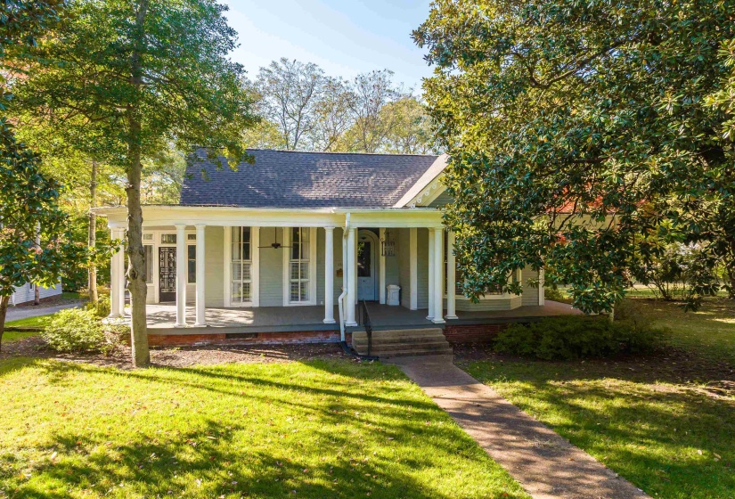 233 GRAND AVE, Brownsville, Tennessee 38012-2456, 4 Bedrooms Bedrooms, 8 Rooms Rooms,3 BathroomsBathrooms,Residential,For Sale,GRAND,10209324