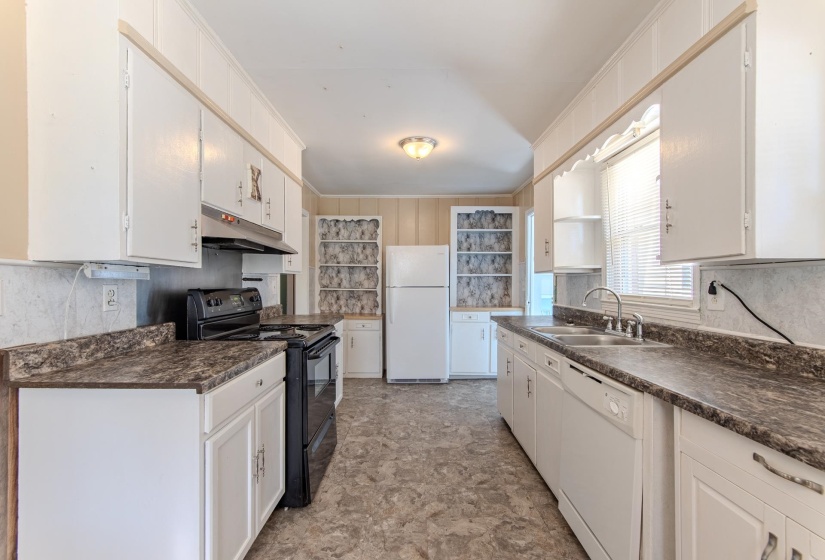 285 THOMAS ST, Savannah, Tennessee 38372, 3 Bedrooms Bedrooms, 7 Rooms Rooms,1 BathroomBathrooms,Residential,For Sale,THOMAS,10209332