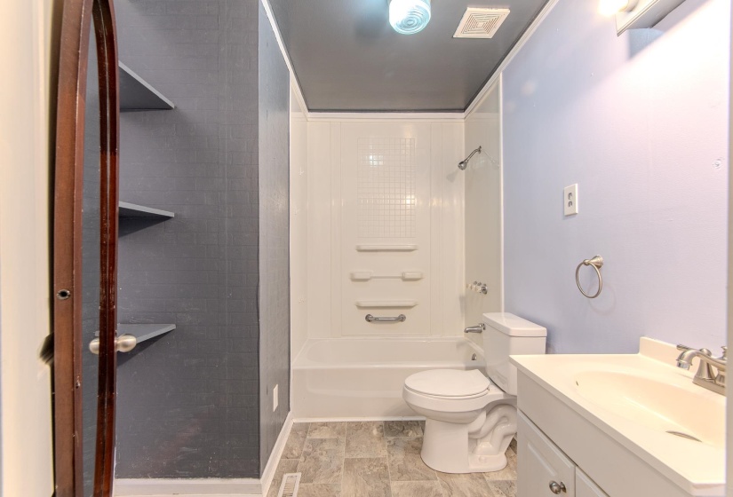 285 THOMAS ST, Savannah, Tennessee 38372, 3 Bedrooms Bedrooms, 7 Rooms Rooms,1 BathroomBathrooms,Residential,For Sale,THOMAS,10209332