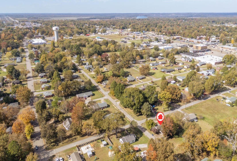 285 THOMAS ST, Savannah, Tennessee 38372, 3 Bedrooms Bedrooms, 7 Rooms Rooms,1 BathroomBathrooms,Residential,For Sale,THOMAS,10209332