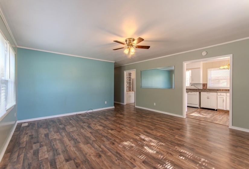 285 THOMAS ST, Savannah, Tennessee 38372, 3 Bedrooms Bedrooms, 7 Rooms Rooms,1 BathroomBathrooms,Residential,For Sale,THOMAS,10209332