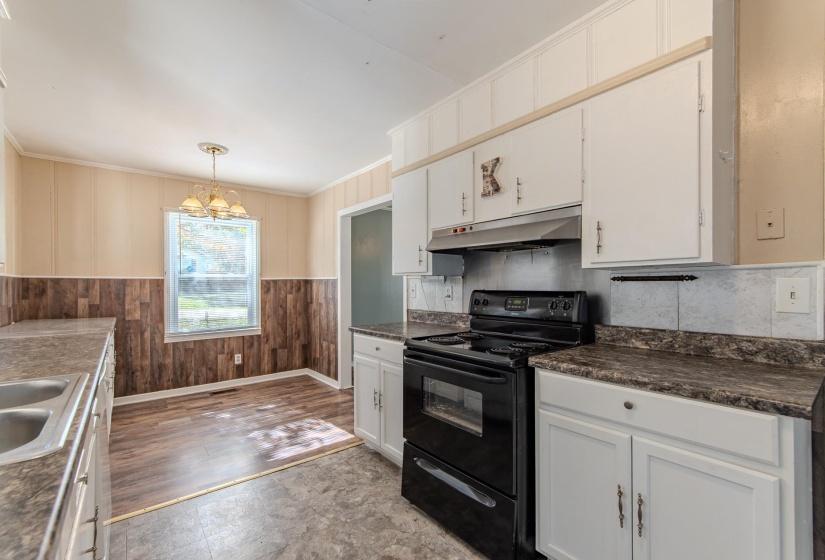 285 THOMAS ST, Savannah, Tennessee 38372, 3 Bedrooms Bedrooms, 7 Rooms Rooms,1 BathroomBathrooms,Residential,For Sale,THOMAS,10209332