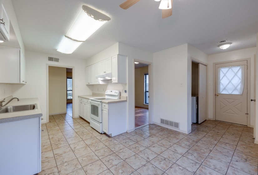 2184 WILDERNESS CV, Germantown, Tennessee 38139, 3 Bedrooms Bedrooms, 6 Rooms Rooms,2 BathroomsBathrooms,Residential,For Sale,WILDERNESS,10209338