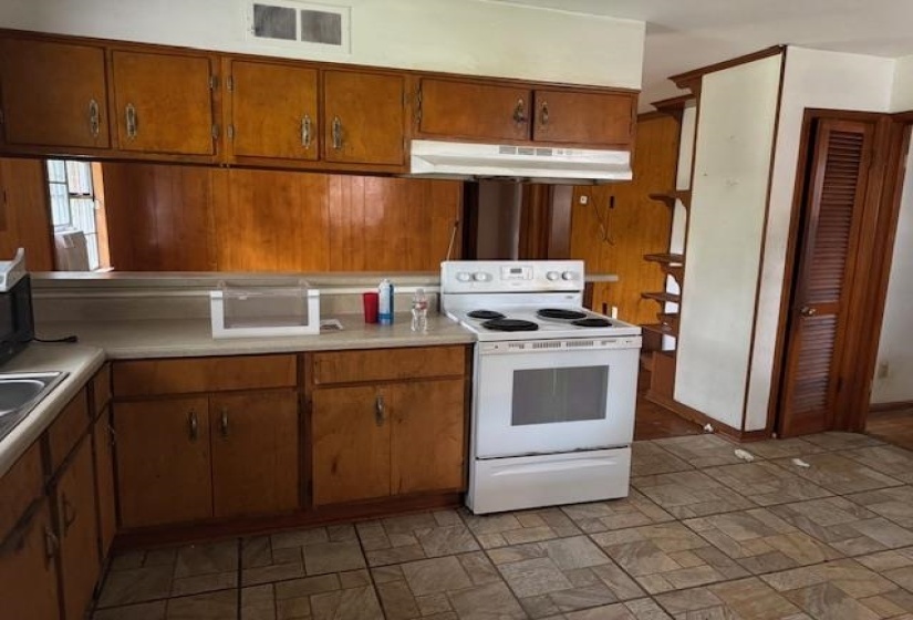 1961 CROYDON AVE, Memphis, Tennessee 38116, 3 Bedrooms Bedrooms, 7 Rooms Rooms,2 BathroomsBathrooms,Residential,For Sale,CROYDON,10209341